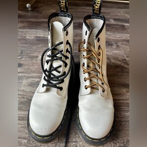Dr Martens Women’s Smooth Leather White Lace Up Boots Size 7
